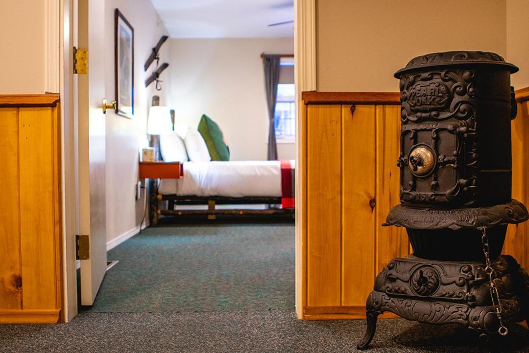 Courthouse Inn Revelstoke Exteriör bild