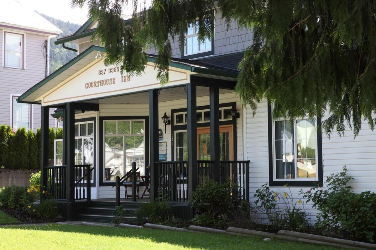 Courthouse Inn Revelstoke Exteriör bild