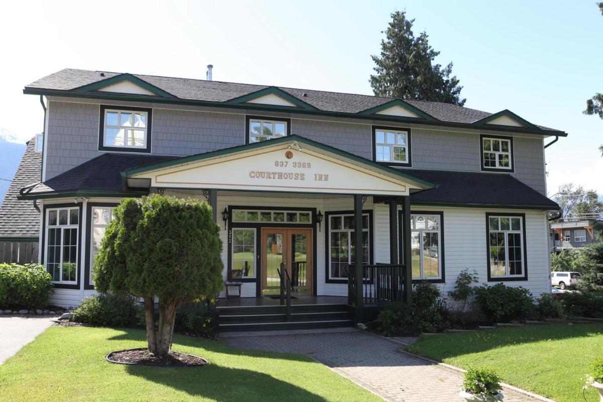 Courthouse Inn Revelstoke Exteriör bild