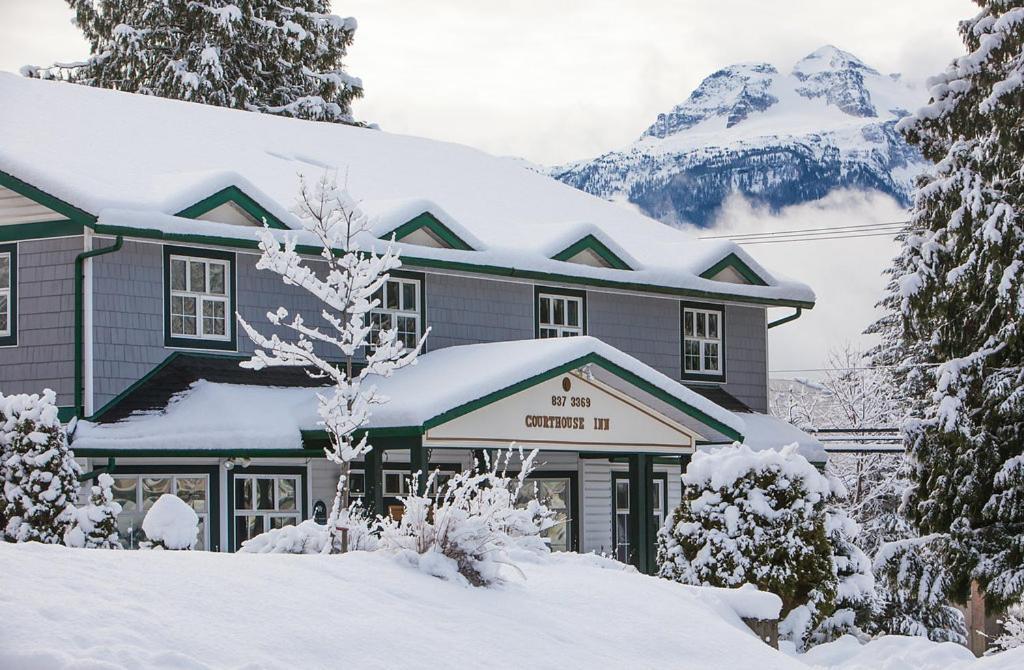 Courthouse Inn Revelstoke Exteriör bild